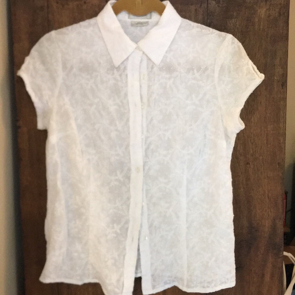 Short sleeved white button down shirt.